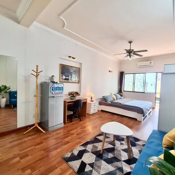 Bright Studio in District 1 | Balcony | Elevator | Fully Furnished