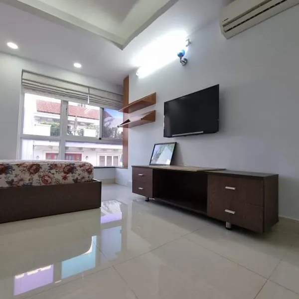 2-Bedroom Apartment for rent with full furniture, large windows, airy, 56 m2, district 3