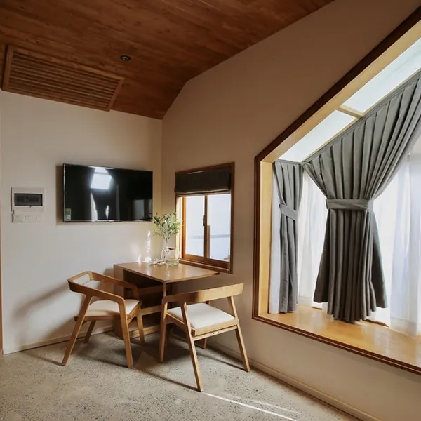 Studio Middle with a Japanese-style skylight | CITY CENTER | GYM | FULL SERVICE 
