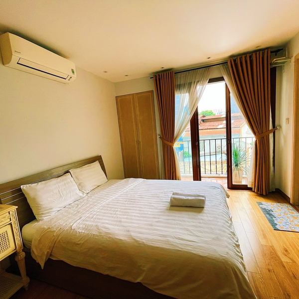 Apartment with bathub for rent in Phu Nhuan | 70m2 | Fully Furnished 