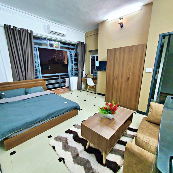 Studio with balcony in Phu Nhuan | Fully Furnished | 32sqm