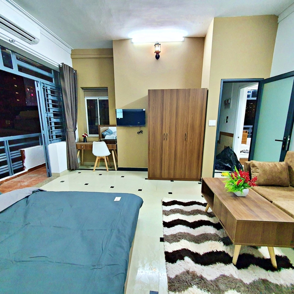 Studio with balcony in Phu Nhuan | Fully Furnished | 32sqm