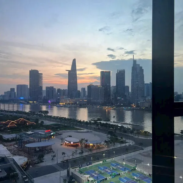 Opera 3-bedroom apartment for rent | Corner | Private Lift | River View