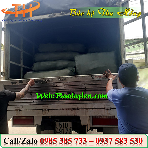 >Nhân viên Thu Hồng đi đơn hàng bao tay cho khách ở Bình Dương< >Nhân viên Thu Hồng đi đơn hàng bao tay cho khách ở Bình Dương<