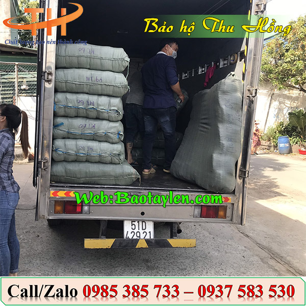 >Nhân viên Thu Hồng đi đơn hàng bao tay cho khách ở Bình Dương< >Nhân viên Thu Hồng đi đơn hàng bao tay cho khách ở Bình Dương<