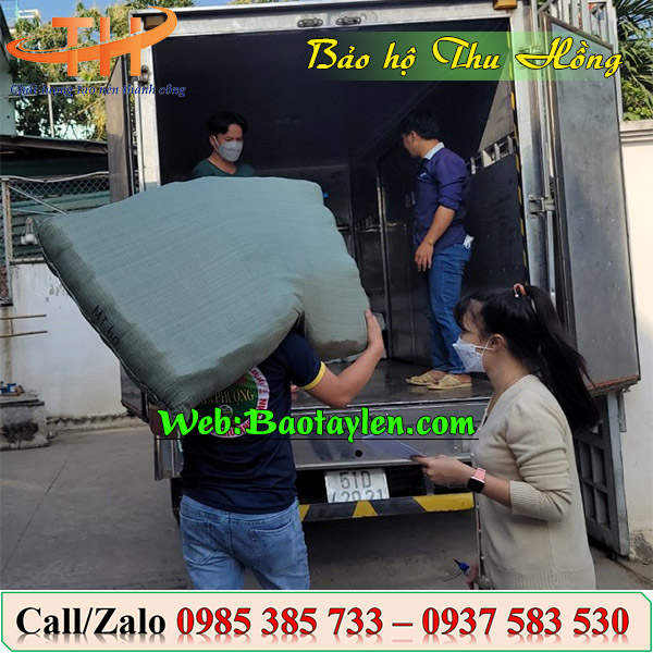 >Hoạt động giao hàng tại công ty Thu Hồng< >Hoạt động giao hàng tại công ty Thu Hồng<
