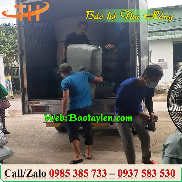 >Hoạt động giao hàng tại công ty Thu Hồng< >Hoạt động giao hàng tại công ty Thu Hồng<