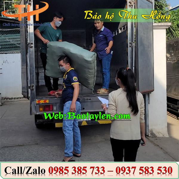 >Hoạt động giao hàng tại công ty Thu Hồng< >Hoạt động giao hàng tại công ty Thu Hồng<