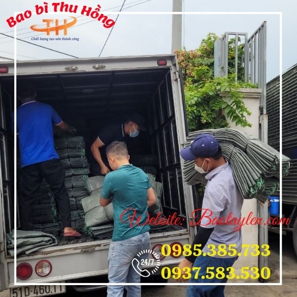 >>Nhân viên nhà Thu Hồng giao bao tải giá rẻ đi tỉnh. >>Nhân viên nhà Thu Hồng giao bao tải giá rẻ đi tỉnh.