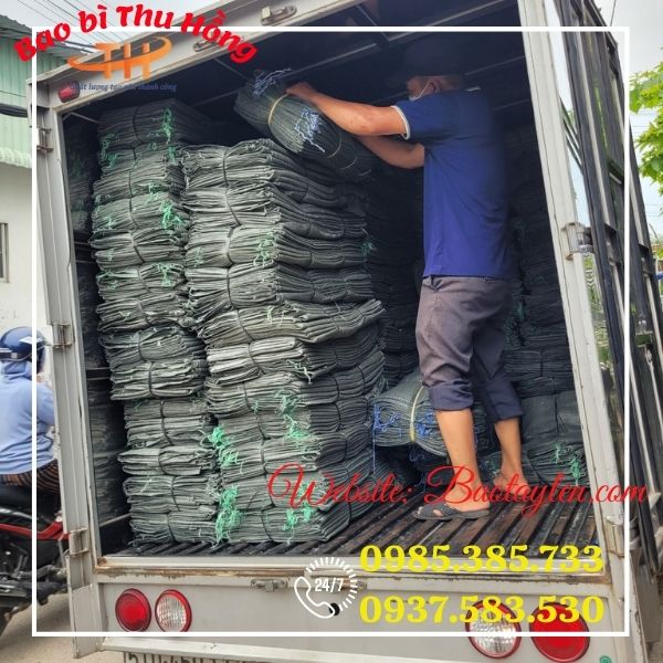 >>Nhân viên nhà Thu Hồng giao bao tải giá rẻ đi tỉnh. >>Nhân viên nhà Thu Hồng giao bao tải giá rẻ đi tỉnh.