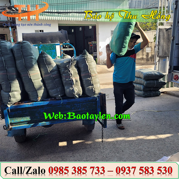 >>>Hình ảnh nhân viên giao hàng bao tay tại Thu Hồng >>>Hình ảnh nhân viên giao hàng bao tay tại Thu Hồng