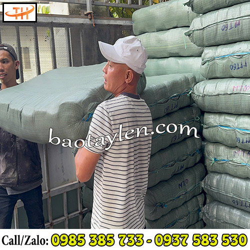 Giao sỉ số lượng găng tay len muối tiêu giá tốt tại xưởng Thu Hồng Giao sỉ số lượng găng tay len muối tiêu giá tốt tại xưởng Thu Hồng
