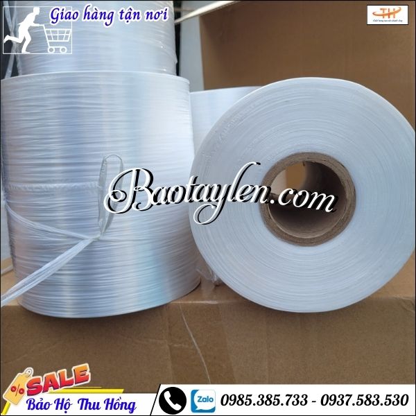 Dây nilon quấn máy màu trắng. Dây nilon quấn máy màu trắng.