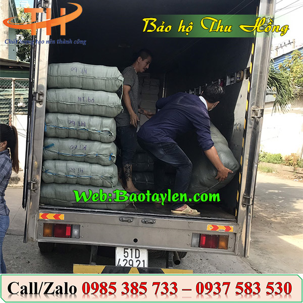 <Nhân viên Thu Hồng giao bao tay len kem đến Tiền Giang> <Nhân viên Thu Hồng giao bao tay len kem đến Tiền Giang>