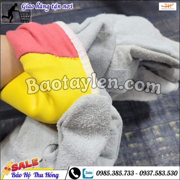 Găng tay chống cháy chịu nhiệt 2 lớp giá rẻ. Găng tay chống cháy chịu nhiệt 2 lớp giá rẻ.