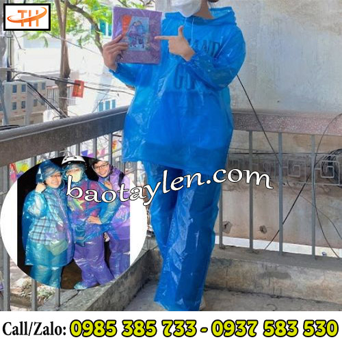 Áo mưa bộ nilon một lần tiện lợi, nhẹ gọn, dễ dàng mang theo Áo mưa bộ nilon một lần tiện lợi, nhẹ gọn, dễ dàng mang theo