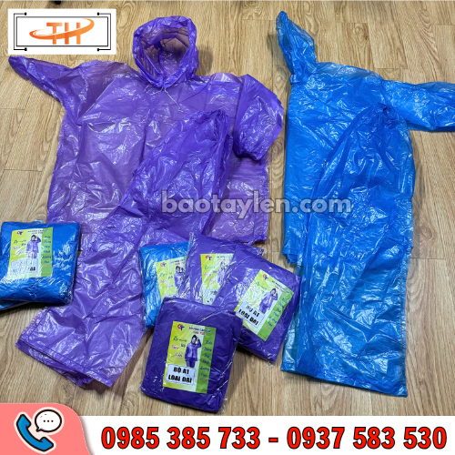 Áo mưa bộ nilon dùng 1 lần dễ dàng mang theo mọi lúc mọi nơi mà không chiếm quá nhiều diện tích Áo mưa bộ nilon dùng 1 lần dễ dàng mang theo mọi lúc mọi nơi mà không chiếm quá nhiều diện tích