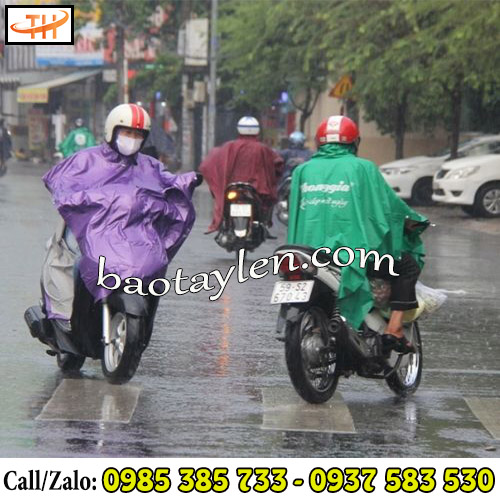 Áo mưa cánh dơi in logo giúp quảng bá thương hiệu trên mọi nẻo đường Áo mưa cánh dơi in logo giúp quảng bá thương hiệu trên mọi nẻo đường