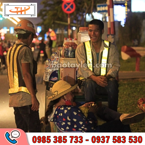 Áo phản quang dây bảo vệ an toàn cho người lao động vào ban đêm Áo phản quang dây bảo vệ an toàn cho người lao động vào ban đêm