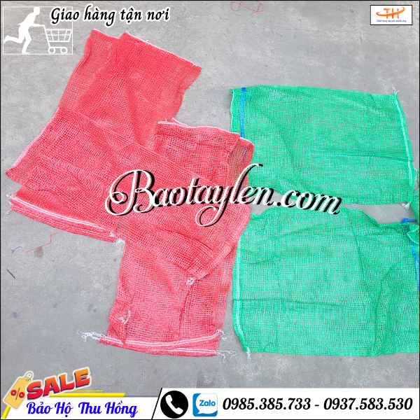 Bao lưới thoát nước đựng củ quả màu xanh, đỏ. Bao lưới thoát nước đựng củ quả màu xanh, đỏ.