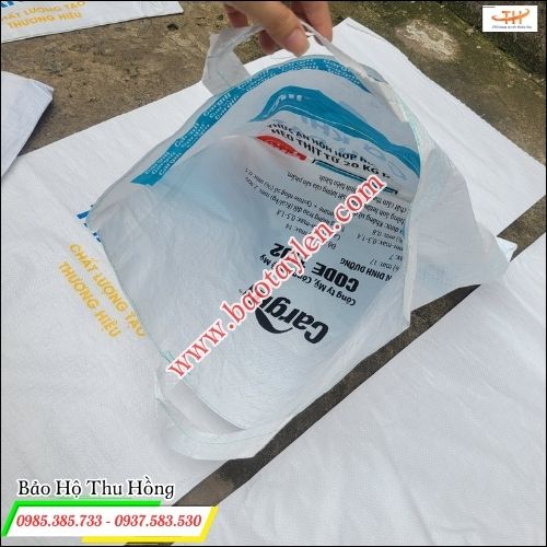 Bao có quai được may viền chắc chắn, quai xách tiện dụng. Bao có quai được may viền chắc chắn, quai xách tiện dụng.