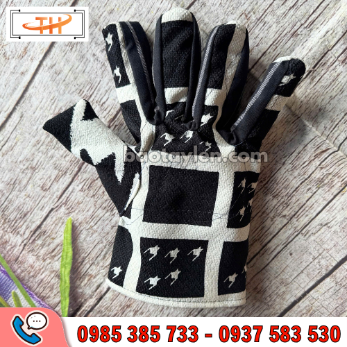 Găng tay kaki dày dặn với các đường may kỹ, chắc chắn Găng tay kaki dày dặn với các đường may kỹ, chắc chắn