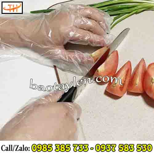 Bao tay nilon được dùng phổ biến trong chế biến thực phẩm Bao tay nilon được dùng phổ biến trong chế biến thực phẩm