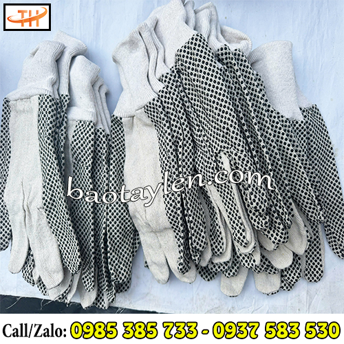 Găng tay vải bạt phủ hạt nhựa đen sẵn giá rẻ Găng tay vải bạt phủ hạt nhựa đen sẵn giá rẻ