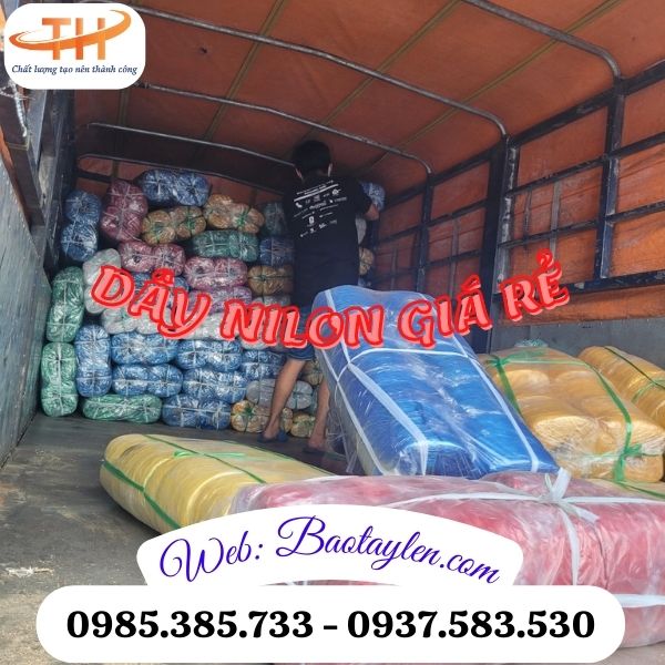 >>Hình ảnh viên giao hàng dây nilon tại công ty Thu Hồng. >>Hình ảnh viên giao hàng dây nilon tại công ty Thu Hồng.