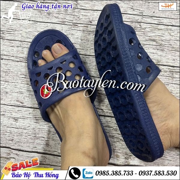 Dép nhựa chống trơn đi trong nhà. Dép nhựa chống trơn đi trong nhà.