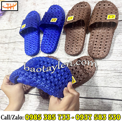 Dép nhựa có lỗ chống trơn trượt Dép nhựa có lỗ chống trơn trượt