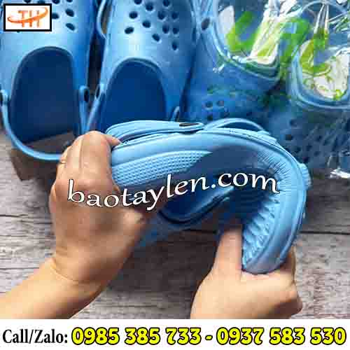 Dép sục Crocs có quai siêu dẻo nhẹ  Dép sục Crocs có quai siêu dẻo nhẹ