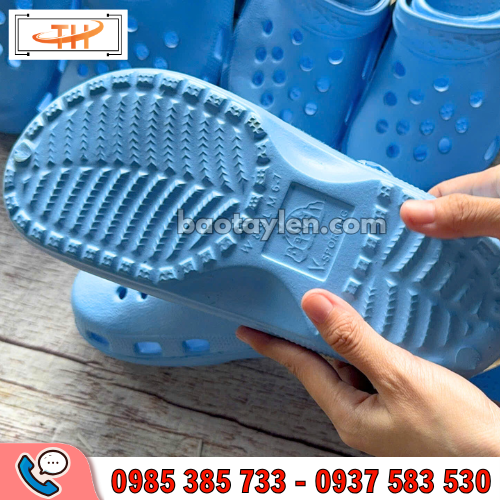 Chất liệu dép nhẹ, êm chân khi mang Chất liệu dép nhẹ, êm chân khi mang