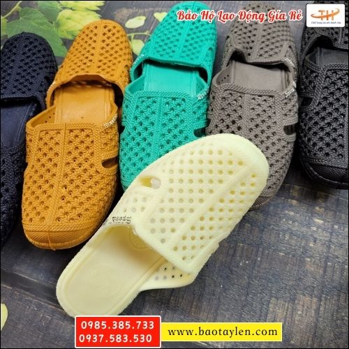 Dép nhựa tổ ong đi mưa. Dép nhựa tổ ong đi mưa.