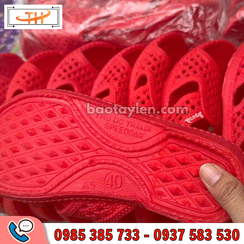Dép tổ ong màu đỏ thiết kế đế dép chống trơn trượt Dép tổ ong màu đỏ thiết kế đế dép chống trơn trượt
