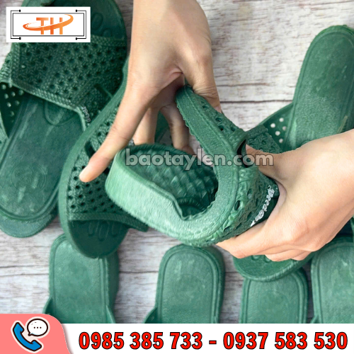 Dép tổ ong màu xanh rêu chất nhựa dẻo bền Dép tổ ong màu xanh rêu chất nhựa dẻo bền