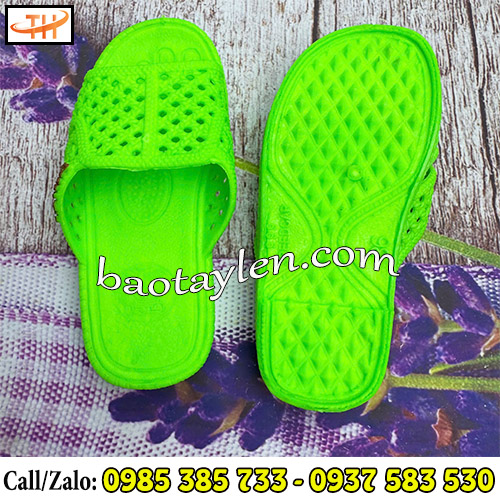 Dép tổ ong trẻ em xanh dạ quang nhẹ, đế chống trơn Dép tổ ong trẻ em xanh dạ quang nhẹ, đế chống trơn