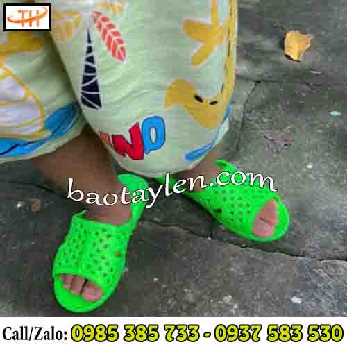 Dép tổ ong cho bé chống trơn hiệu quả Dép tổ ong cho bé chống trơn hiệu quả