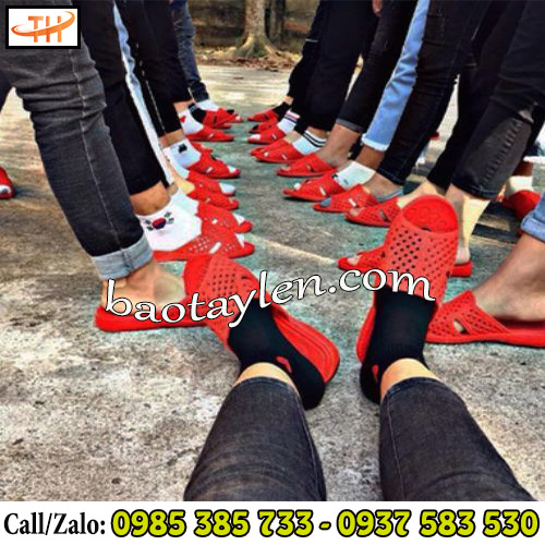 Dép tổ ong xốp nhẹ được dùng phổ biến trong các hoạt động Dép tổ ong xốp nhẹ được dùng phổ biến trong các hoạt động