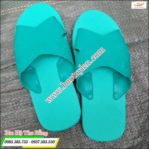 Dép xốp - dép đi trong nhà màu xanh ngọc. Dép xốp - dép đi trong nhà màu xanh ngọc.