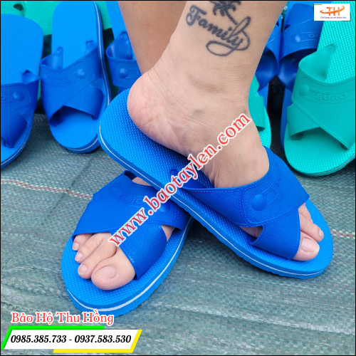 Dép xốp - dép đi trong nhà màu xanh dương. Dép xốp - dép đi trong nhà màu xanh dương.