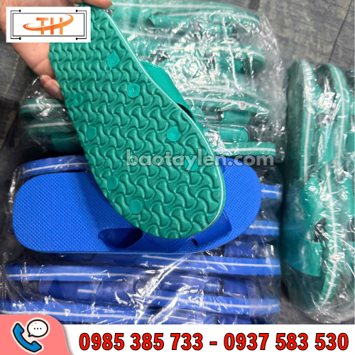 Đế dép có thiết kế rãnh chống trượt Đế dép có thiết kế rãnh chống trượt