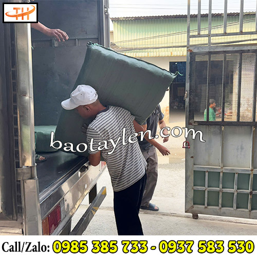 Giao sỉ số lượng găng tay len muối tiêu giá tốt tại xưởng Thu Hồng Giao sỉ số lượng găng tay len muối tiêu giá tốt tại xưởng Thu Hồng