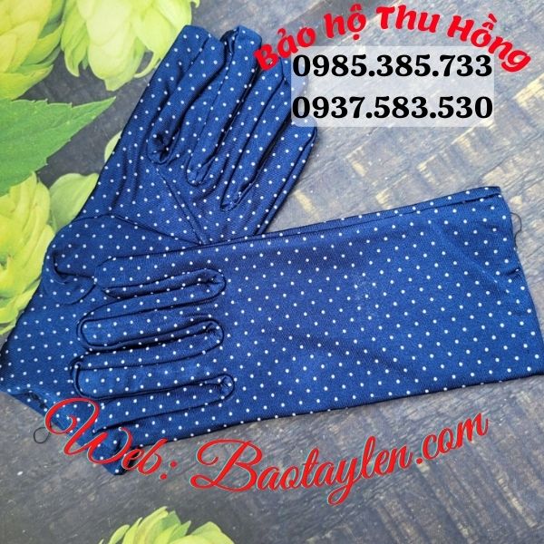 Găng tay chống nắng thời trang họa tiết chấm bi xanh. Găng tay chống nắng thời trang họa tiết chấm bi xanh.