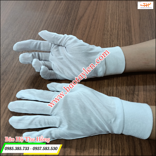 Bao tay - găng tay thun trắng bo viền cổ tay. Bao tay - găng tay thun trắng bo viền cổ tay.