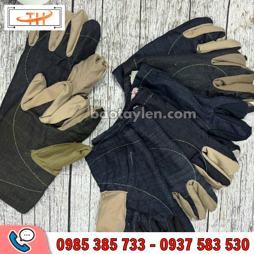Găng tay vải jean có lớp lót được may chắc chắn Găng tay vải jean có lớp lót được may chắc chắn