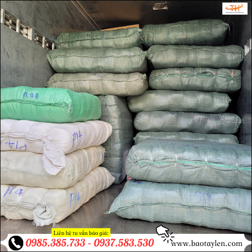 Nhân viên Thu Hồng cung cấp bao tay bảo hộ giá rẻ - giao hàng toàn quốc.