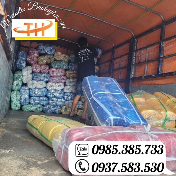 >>Hình ảnh nhân viên Thu Hồng giao dây nilon giá rẻ cho khách. >>Hình ảnh nhân viên Thu Hồng giao dây nilon giá rẻ cho khách.