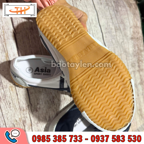 Giày asia có dây và quai dán có thiết kế đế chống trơn hiệu quả Giày asia có dây và quai dán có thiết kế đế chống trơn hiệu quả