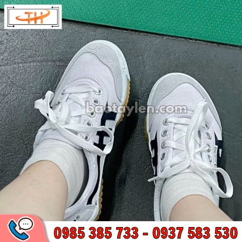 Giày vải thể thao Bata Asia phù hợp sử dụng cho cả nam và nữ Giày vải thể thao Bata Asia phù hợp sử dụng cho cả nam và nữ